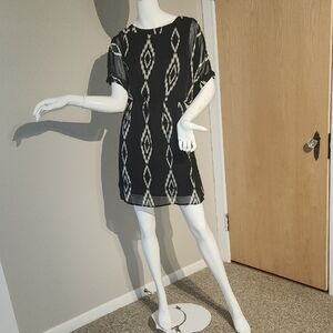 Black and White Mini Sheath Dress with Crew Neck